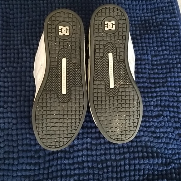 DC Shoes - Picture 4 of 8
